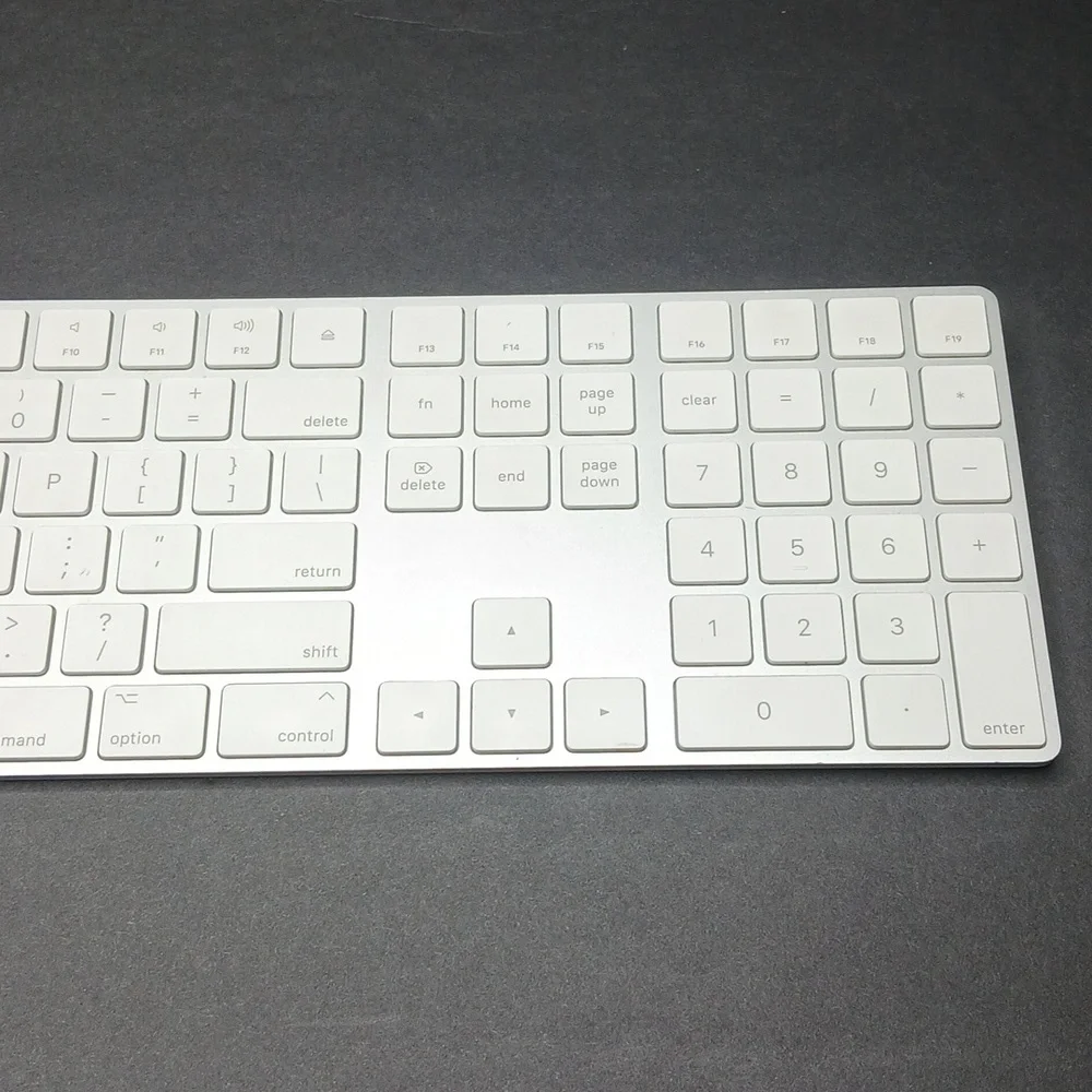 Apple Magic Keyboard Numeric Keypad Unisex OS Silver A1843 Wireless Bluetooth - Picture 5 of 9